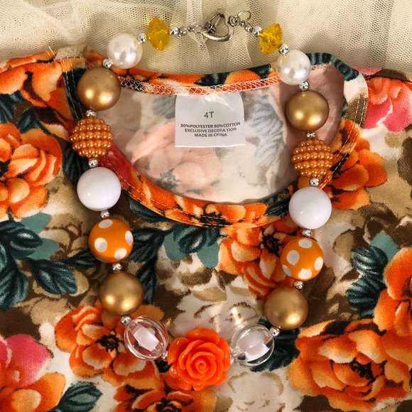 Boutique dress & necklace - Picture 7 of 7